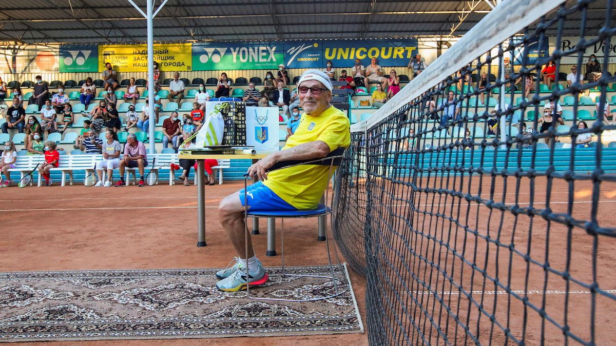 Nejstarší tenista světa žije v Charkově. Teď doufá, že se dožije stovky